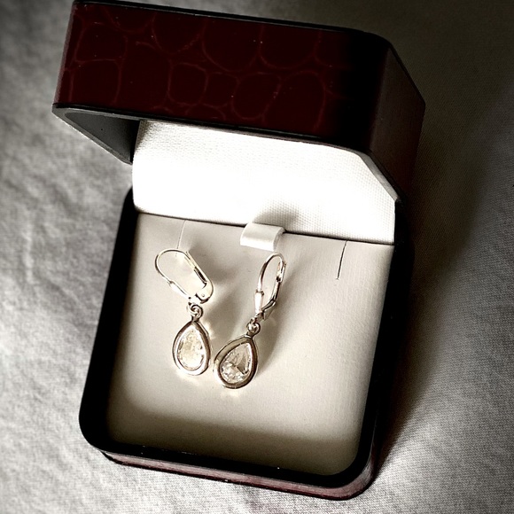 Jewelry - Pear shaped 925 silver crystal earrings